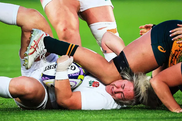 England's Marlie Packer controls the ball during the WXV 1 women's rugby union match between England and Australia at Sky Stadium in Wellington on October 20, 2023. (Photo by Grant Down/AFP Photo)