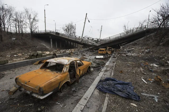 Wrecked cars are pictured near a destroyed bridge near Donetsk airport March 3, 2015. (Photo by Baz Ratner/Reuters)