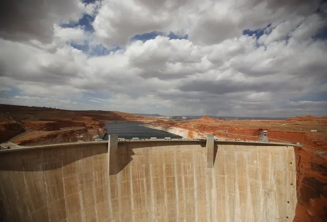The Glen Canyon Dam can be seen with low water levels of the Colorado River fed Lake Powell outside Page, Arizona, April, 14, 2015. (Photo by Jim Urquhart/Reuters)