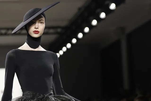 A model takes to the catwalk presenting a creation by Italian designer Chiara Boni during New York Fashion Week in New York, New York, USA, 08 February 2019. (Photo by Peter Foley/EPA/EFE)