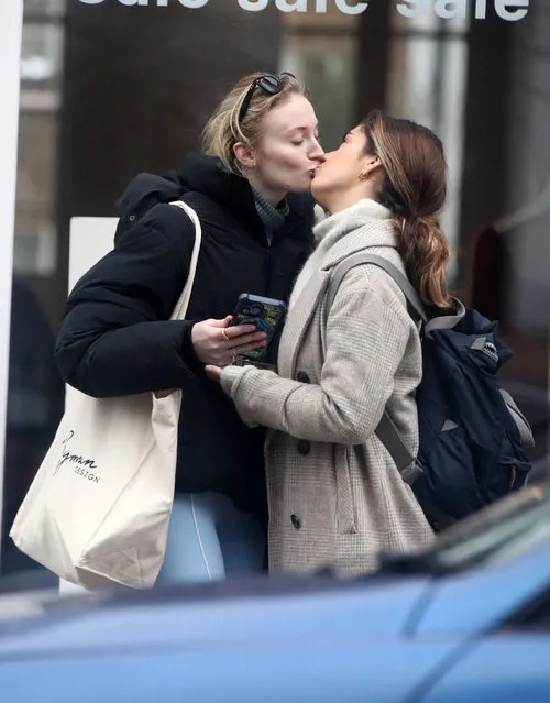 English actress Sophie Turner enjoyed a girls' afternoon out with close friend Tabitha Doherty – then they puckered up for a full-on kiss goodbye. The pair were spotted out and about in London's Notting Hill on Thursday afternoon, December 14, 2023 amid Sophie's blossoming new romance with British aristocrat Peregrine Pearson, 29. The Game Of Thrones star, 27, and Tabitha, who works for a London PR company, are long-term friends and are frequently seen together when the actress is in the UK. (Photo by LTD/The Mega Agency)