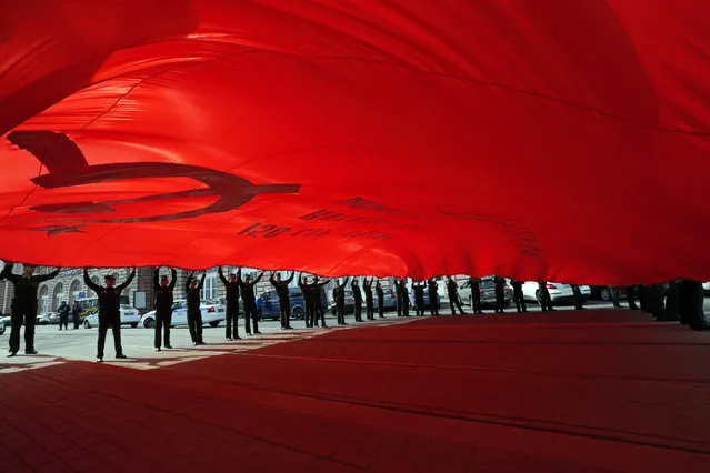Russian military cadets hold a giant replica of the Soviet Flag of Victory during the Immortal Regiment march devoted to the 70th anniversary of the end of World War II in central St. Petersburg, Russia, 06 May 2015. On May 09 Russia will celebrate the 70th anniversary of the victory of the Soviet Union and its Allies over Nazi Germany in WWII. (Photo by Anatoly Maltsev/EPA)