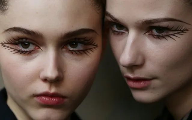 Models pose backstage of the Isa Arfen presentation during London Fashion Week in London, Britain February 21, 2017. (Photo by Neil Hall/Reuters)