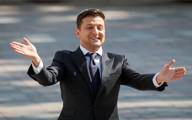 Ukraine's President-elect Volodymyr Zelenskiy aplauds as he walks to take the oath of office ahead of his inauguration ceremony in the parliament hall, in Kiev, Ukraine on May 20, 2019. (Photo by Gleb Garanich/Reuters)