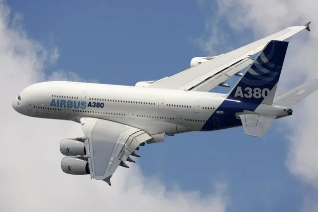 An Airbus A380 takes part in a flying display during the 48th Paris Air Show at the Le Bourget airport near Paris, June 16, 2009. (Photo by Pascal Rossignol/Reuters)