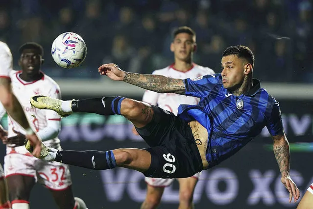 Atalanta's Gianluca Scamacca scores during the Coppa Italia soccer match between Atalanta and Fiorentina at Gewiss Stadium, Wednesday, April 24, 2024, in Bergamo, Italy. (Photo by Spada/LaPresse via AP Photo)