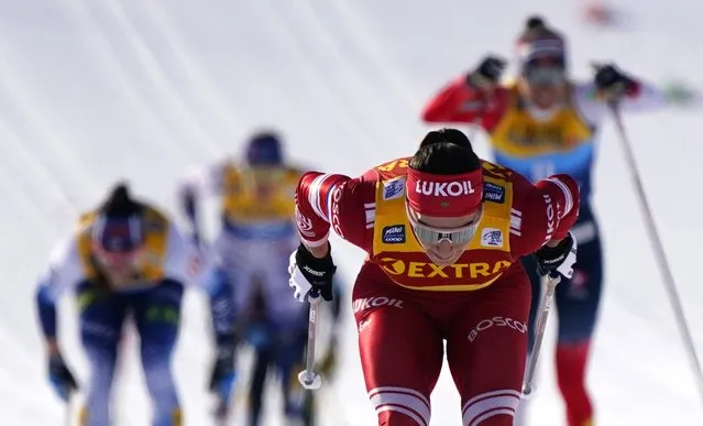 Russia's Natalia Nepryaeva, second right, on her way to win the Women's Mass Start 10km Classic cross country event at the Tour de Ski in Val di Fiemme, Trento, Italy, Monday, January 3, 2022. (Photo by Giovanni Auletta/AP Photo)