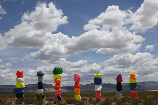 Visitors admire the Seven Magic Mountains artwork by Swiss artist Ugo Rondinone in Las Vegas, US on May 9, 2016. (Photo by Rex Feature/Shutterstock)