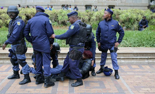 South African police protect their injured colleague during clashes with students at Johannesburg's University of the Witwatersrand, South Africa, October 4, 2016. (Photo by Siphiwe Sibeko/Reuters)