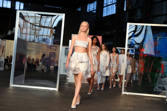 Models present creations from the Jason Wu SS26 collection during New York Fashion Week in New York City, U.S., on September 14, 2025. (Photo by Caitlin Ochs/Reuters)