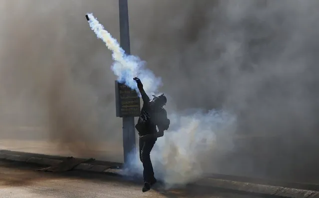 A Palestinian protester returns back a tear gas canister fired by Israeli troops during clashes in the West Bank city of Bethlehem November 13, 2015. (Photo by Ammar Awad/Reuters)