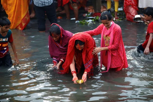 Hindu devotees release oil lamp to the Buriganga river as they observe Chhath Puja festival in Dhaka, Bangladesh, November 20, 2020. (Photo by Mohammad Ponir Hossain/Reuters)