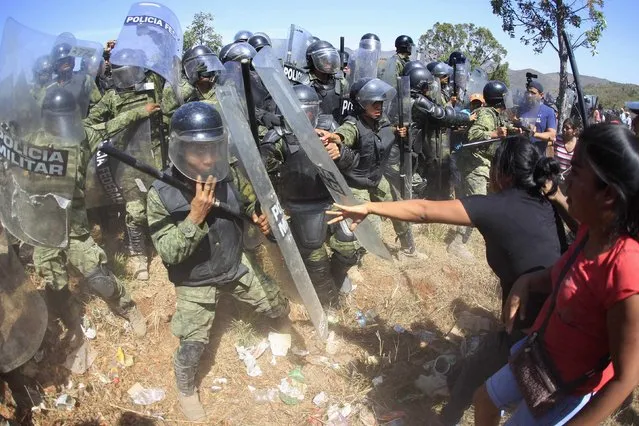 Women confront military police officers as they gather to show their support for the presence of the Community Police of the FUSDEG (United Front for the Security and Development of the State of Guerrero), during clashes in Petaquillas, on the outskirts of Chilpancingo, in the Mexican state of Guerrero February 6, 2015. (Photo by Jorge Dan Lopez/Reuters)