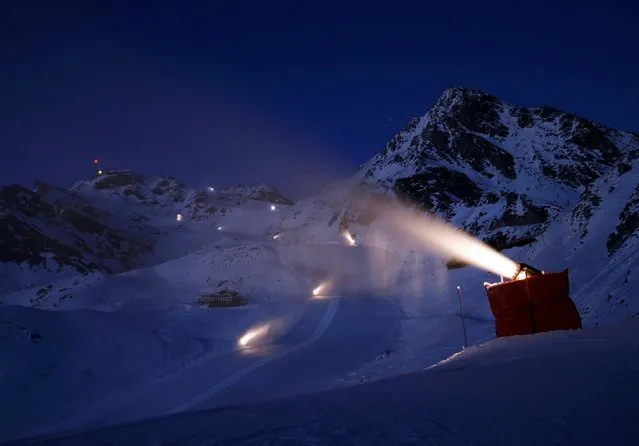 An artificial snow making machine is seen in the Verbier ski resort in Verbier, Switzerland, November 28, 2016. (Photo by Denis Balibouse/Reuters)
