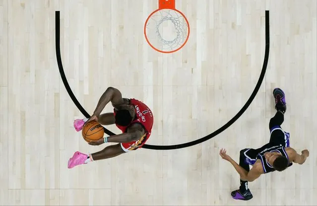New Orleans Pelicans forward Zion Williamson (1) slam dunks against Sacramento Kings forward Kessler Edwards in the second half of an NBA basketball game in New Orleans, Monday, November 20, 2023. The Pelicans won 129-93. (Photo by Gerald Herbert/AP Photo)