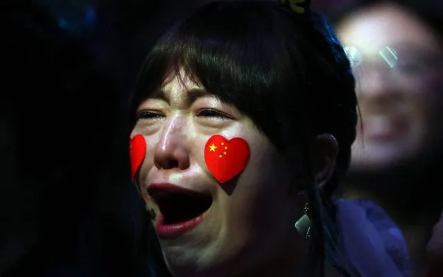 A spectator cries as her favorit China's Ma Long celebrates his winning over Sweden's Mattias Falck on April 28, 2019 after the men's single final at the ITTF World Table Tennis Championships 2019 in Budapest. (Photo by Ferenc Isza/AFP Photo)