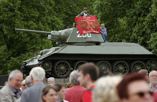 Children play on top of a historical Soviet T34 tank during celebrations to mark Victory Day at the Soviet War Memorial near the Reichstag building, in Tiergarten district of Berlin, Germany, May 9, 2015. (Photo by Fabrizio Bensch/Reuters)
