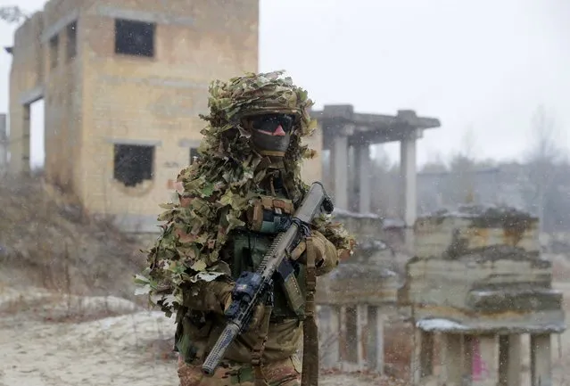 Ukrainian reservists attend a military exercise at a training ground near Kiev, Ukraine, 18 December 2021 (issued 19 December 2021). According to a survey conducted by the Kiev International Institute of Sociology (KIIS) in December 2021 and published on 17 December 2021, the 50,2 percent of Ukrainians said they would resist in case of a Russian military intervention into their city, town or village. Every third respondent to the poll, the 33,3 percent, said they were ready to engage in armed resistance while the 21.7 percent said they were ready to participate in civil resistance actions . The US and Ukraine have accused Russia of amassing tens of thousands of troops along the Ukrainian border in preparation for a possible attack. Tensions with Russia have pushed many Ukrainians to sign up to territorial defense units. (Photo by Sergey Dolzhenko/EPA/EFE)