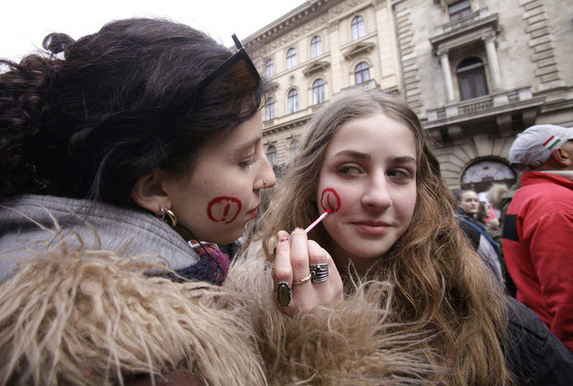 Teachers, students and sympathizers take part in an anti-government protest in Budapest on March 15, 2023, to mark the 175th anniversary of the 1848-1849 Hungarian Civic Revolution and War of Independence. (Photo by Peter Kohalmi/AFP Photo)