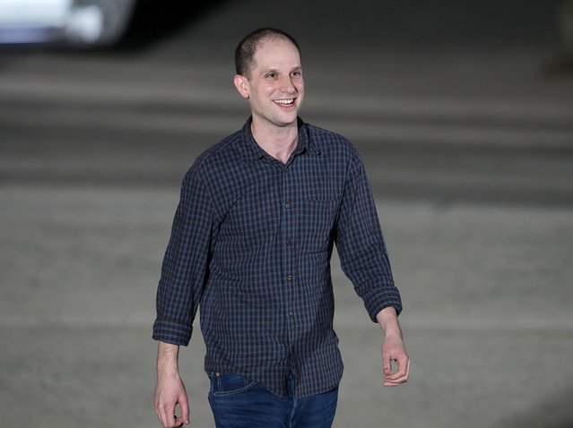 Freed prisoner Evan Gershkovich walks on the tarmac after arriving back in the United States on August 1, 2024 at Joint Base Andrews, Maryland. The release, negotiated as part of a 24 person prisoner exchange with Russia that involved at least six countries, is the largest prisoner exchange in post-Soviet history. (Photo by Andrew Harnik/Getty Images)