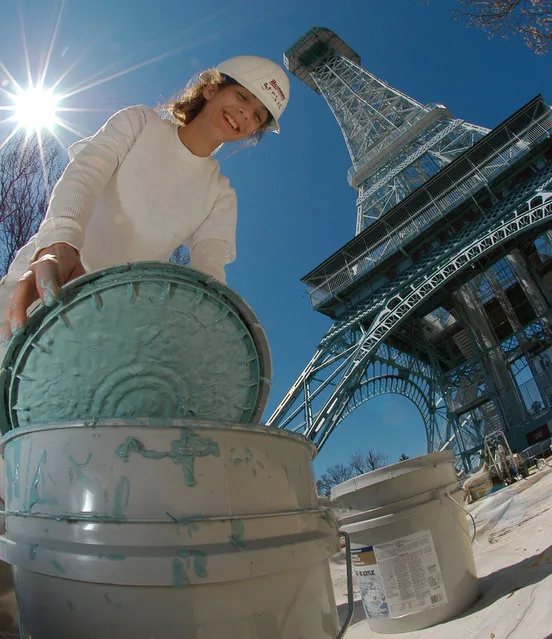 United Stated: In this photo provided by Paramount's King Island, Stevie Hopkins, of Baynum Painting, opens a paint container for the makeover of Paramount's Kings Island's 331-foot Eiffel Tower, Thursday, April 14, 2005, in Kings Island, Ohio. (Photo by Rick Norton/AP Photo/Paramount's Kings Island)