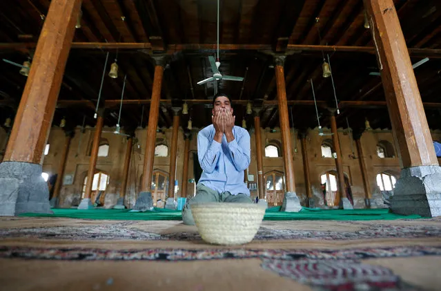 A Muslim man prays inside a mosque during the fasting month of Ramadan in Srinagar, India June 22, 2016. (Photo by Danish Ismail/Reuters)