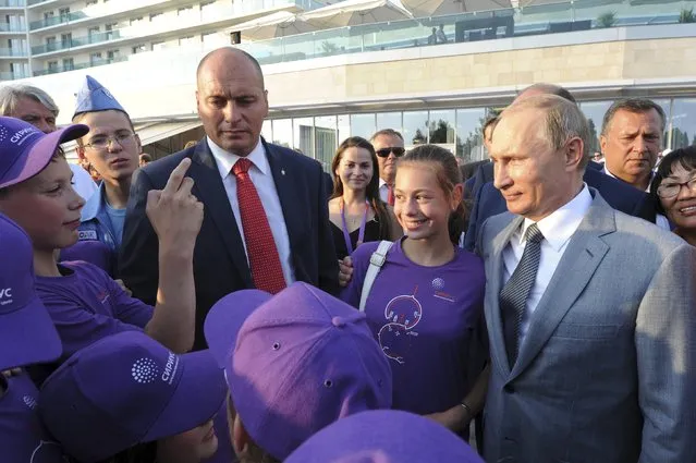 Russian President Vladimir Putin (R) meets with students of the Sirius educational centre for gifted children in Sochi, Russia, September 1, 2015. (Photo by Mikhail Klimentyev/Reuters/RIA Novosti/Kremlin)