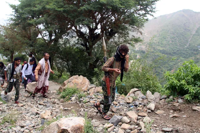 Pro-government fighters walk in a village taken by pro-government forces from Iran-allied Houthi militia, in the al-Sarari area of Taiz province, Yemen July 28, 2016. (Photo by Anees Mahyoub/Reuters)