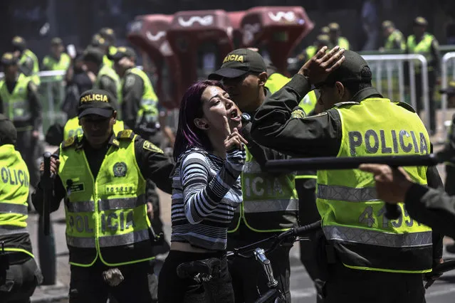 A student argues with police during a general strike in Medellín, Colombia on October 12, 2017. (Photo by Joaquin Sarmiento/AFP Photo)