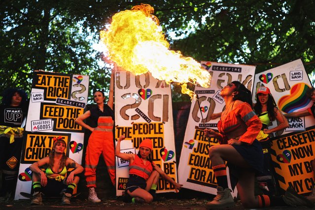 Fringe performers from cabaret show Dangerous Goods hold a photo call at The Meadows on August 14, 2025 in Edinburgh, Scotland. Billed as the world's greatest platform for creative freedom, for three weeks each August, Edinburgh welcomes an explosion of creative energy from around the globe as artists and performers take part in the Edinburgh Fringe Festival, presenting shows that span many genres including cabaret, children's shows, comedy, dance, physical theatre, circus, music, musicals, opera and theatre. (Photo by Jeff J Mitchell/Getty Images)
