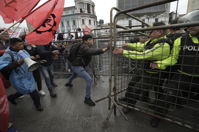 Anti-government protesters challenge police during a demonstration against electricity rationing in Quito, Ecuador, Thursday, November 21, 2024. (Photo by Dolores Ochoa/AP Photo)