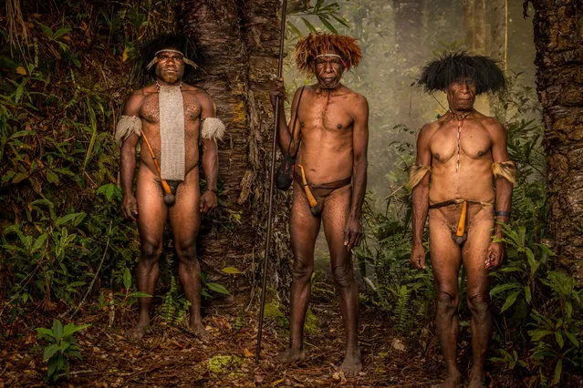 Dani tribe elders pose for a picture in, Western New Guinea, Indonesia, August 2016. (Photo by Teh Han Lin/Barcroft Images)