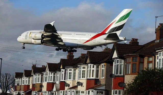 An Emirates Airbus A380 plane lands over houses in Myrtle Avenue near Heathrow Airport, west London, England on January 4, 2016. (Photo by Steve Parsons/PA Wire via ZUMA Press)