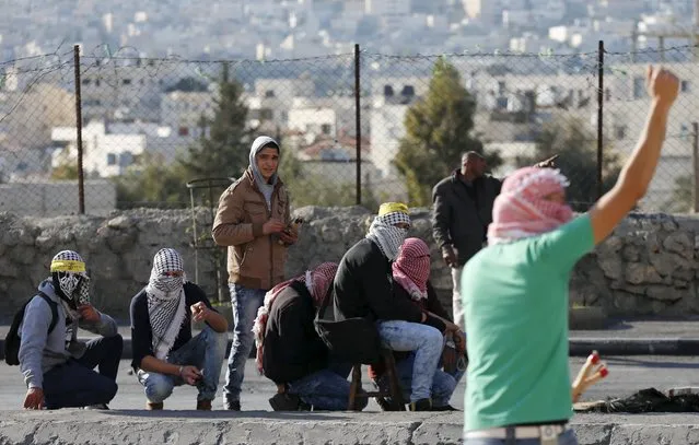Palestinian protesters take cover during clashes with Israeli troops in the West Bank city of Bethlehem January 13, 2016. (Photo by Ammar Awad/Reuters)