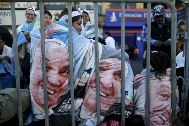 People wrapped in blankets with a photograph of Pope Francis wait for the Pope outside the Basilica of Guadalupe in Mexico City, February 13, 2016. (Photo by Carlos Garcia Rawlins/Reuters)
