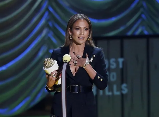 Actress Jennifer Lopez accepts the Best Scared as S#!t award during the 2015 MTV Movie Awards in Los Angeles, California April 12, 2015. (Photo by Mario Anzuoni/Reuters)