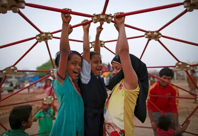 Girls play at a public park in Dharavi, one of Asia's largest slums, in Mumbai April 8, 2015. (Photo by Danish Siddiqui/Reuters)