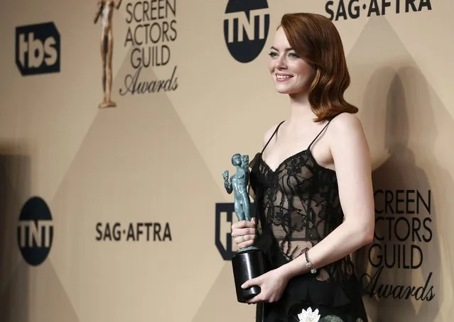 Emma Stone poses backstage with her award for Outstanding Performance by a Female Actor in a Leading Role for “La La Land” aat the 23rd Screen Actors Guild Awards in Los Angeles, California, U.S., January 29, 2017. (Photo by Mario Anzuoni/Reuters)