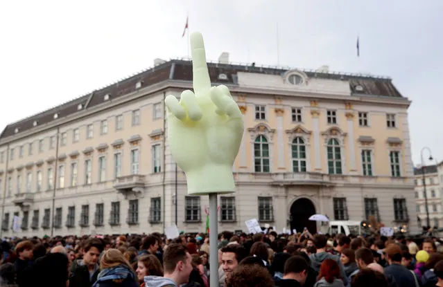People take part in a protest against the government in front of a chancellery in Vienna, Austria, May 30, 2019. (Photo by Lisi Niesner/Reuters)