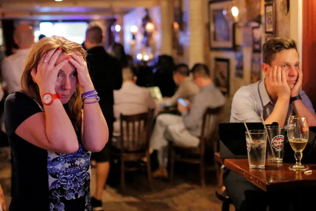 People gathered in The Churchill Tavern, a British themed bar, react as the BBC predicts Briatin will leave the European Union, in the Manhattan borough of New York, U.S., June 23, 2016. (Photo by Andrew Kelly/Reuters)