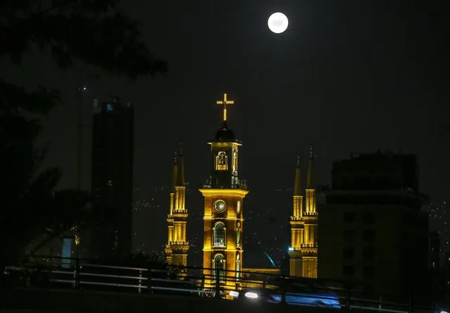 The full moon is seen on the sky over Al-Ameen Mosque and St. Gregory church, Beirut, Lebanon, 03 December 2017. According to the National Aeronautics and Space Administration (NASA) a series of three “Supermoons” – dubbed the “Supermoon trilogy” – will appear in the sky on 03 December 2017, on 01 January 2018 and and 31 January 2018. A “Supermoon” commonly is a full moon at its closest distance to the earth with the moon appearing larger than usual. (Photo by Nabil Mounzer/EPA/EFE/Rex Features/Shutterstock)
