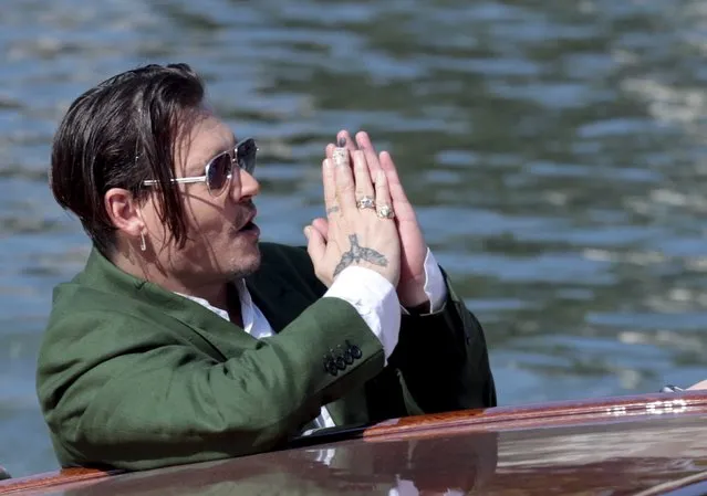 Actor Johnny Depp waves to fans as he leaves after a photocall for the movie “Black Mass” at the 72nd Venice Film Festival in northern Italy September 4, 2015. (Photo by Manuel Silvestri/Reuters)