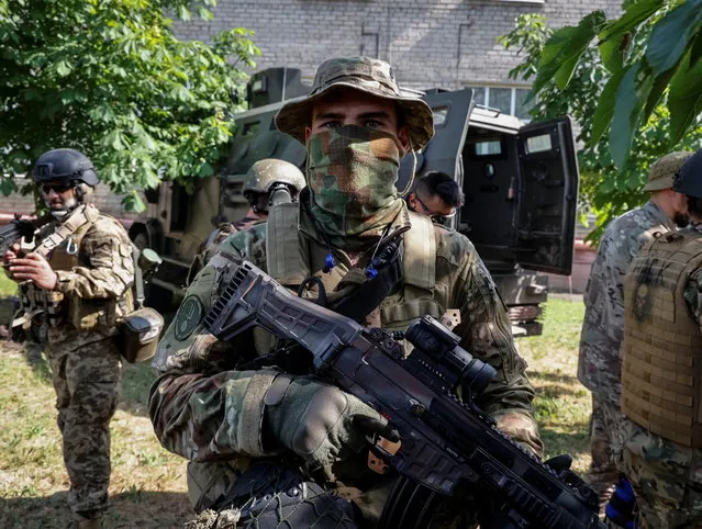 Members of the foreign volunteers unit which fights in the Ukrainian army look on, as Russia's attack on Ukraine continues, in Sievierodonetsk, Luhansk region Ukraine on June 2, 2022. (Photo by Serhii Nuzhnenko/Reuters)