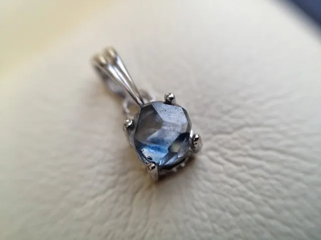 Swiss Company Turns People’s Ashes Into Diamonds