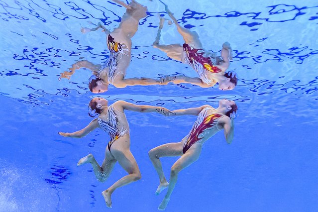 Britain's Kate Shortman and Britain's Isabelle Thorpe compete in the final of the women's duet free artistic swimming event during the 2024 World Aquatics Championships at Aspire Dome in Doha on February 8, 2024. (Photo by Manan Vatsyayana/AFP Photo)