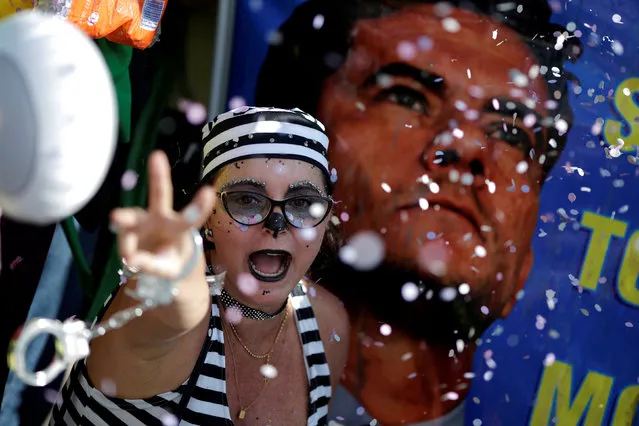 People celebrate after a Brazilian appeals court upheld the corruption conviction of former President Luiz Inacio Lula da Silva, in Brasilia, Brazil, January 24, 2018. (Photo by Ueslei Marcelino/Reuters)