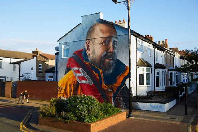 A newly unveiled mural of Mike Jones, an RNLI volunteer who has worked for 40 years at the nearby lifeboat station in New Brighton, England on September 10, 2020. (Photo by Christopher Thomond/The Guardian)