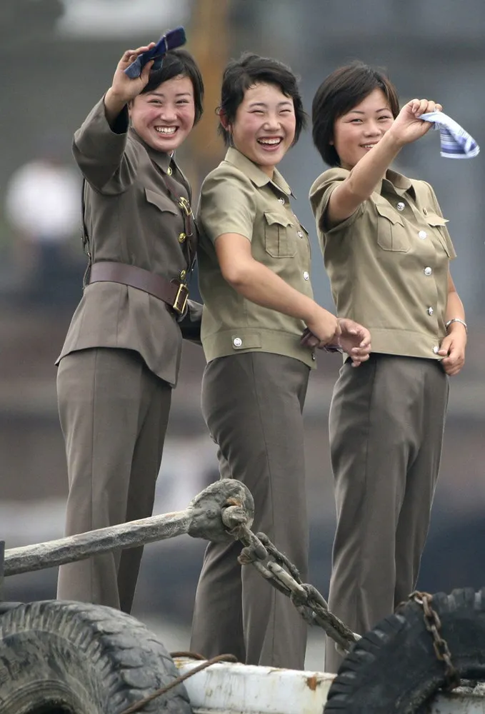 Daily Life in North Korea (54 Photos)