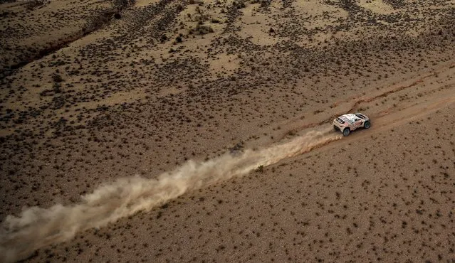 Sebastien Loeb of France drives his Peugeot during the fifth stage Jujuy-Uyuni of the Dakar Rally 2016 near Uyuni, Bolivia, January 7, 2016. (Photo by Marcos Brindicci/Reuters)