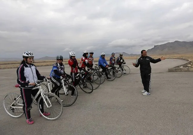 Abdul Sadiq Sadiqi (R), coach of Afghanistan's Women's National Cycling Team talks during training in Kabul February 20, 2015. (Photo by Mohammad Ismail/Reuters)